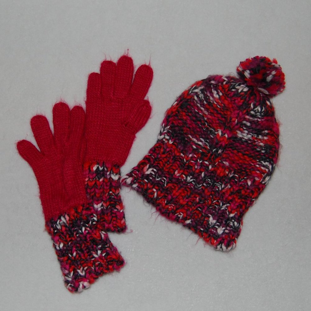 Old Navy Girls Size S/M, Pom Beanie & Gloves Set